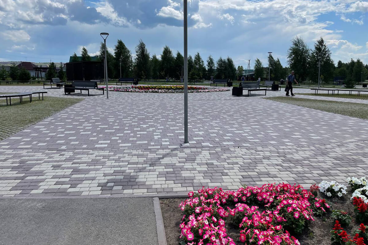 Кемеровская область, ПГТ Бачатский, парк «Юбилейный»